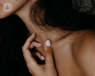 Se recomienda no aplicar perfume sobre la piel del cuello 