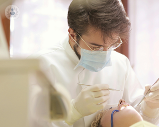 dentista en consulta