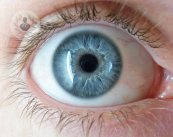 Inyección intravítrea para tratar enfermedades oculares como la DMAE