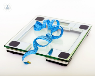 Para perder peso, la doctora Liñán recuerda que a veces una dieta sana y hacer ejercicio físico no es suficiente para adelgazar y recomienda analizar individualmente cada caso de obesidad.