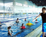 El método Halliwick se basa en ejercicios dentro del agua que ayudan a personas con autismo o discapacidad física a recuperar el movimiento