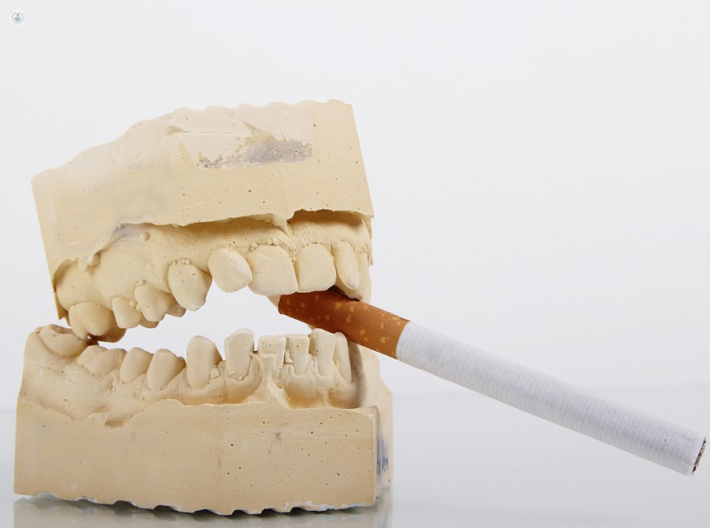 El tabaquismo causa enfermedades en la boca by Top Doctors