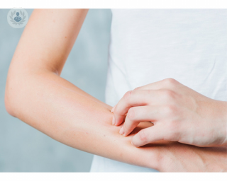 coronavirus dermatologia mujer brazo