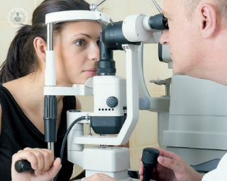 oftalmologia mujer prueba fondo de ojo top doctors