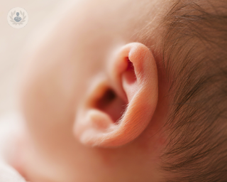 Existen muchos actos quirúrgicos para tratar diferentes patologías del oído en la infancia.