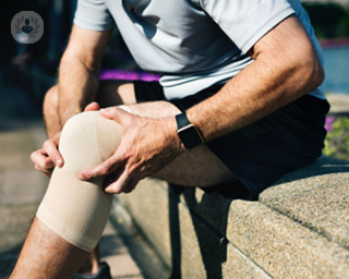 El mecanismo habitual de la lesión de los ligamentos mediales es el valgo de rodilla 