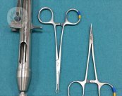 La vasectomía sin bisturí utiliza dos instrumentos especialmente diseñados