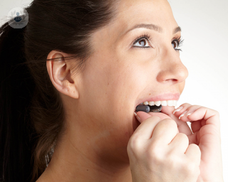 Los implantes dentales solucionan el problema de las prótesis dentales removibles