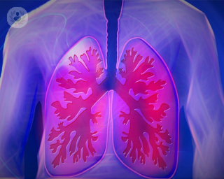 La EPOC es la enfermedad pulmonar obstructiva crónica, y hay de varios tipos como bronquitis, de tipo enfisema, etc. Hay que tratarla y tiene síntomas como la tos cronica