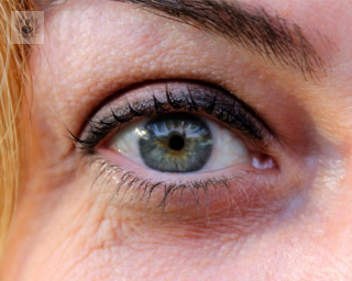 El desprendimiento de retina se manifiesta con la visión de destellos