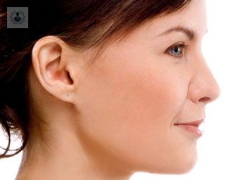 La rinoplastia funcional es una operación de nariz que corrige problemas como tabiques desviados o hipertrofias de cornetes