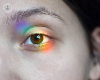 ojo reflejo espectro colores