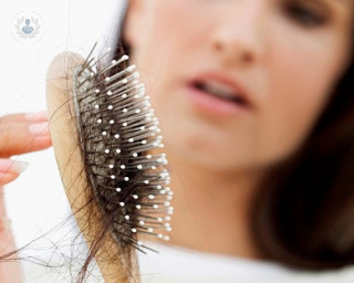 La alopecia es la enfermedad que afecta el crecimiento del pelo provocando su caída prematura.