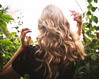 La nutriestética capilar ayuda al cabello cuando está más fino, sin volumen o quebradizo