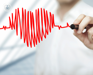 Corazón con forma electrocardiograma