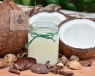 El aceite de coco, las algas y el agua tienen múltiples propiedades para el organismo.