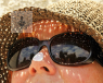 Prevenir la aparición del melanoma con protección solar antes y durante la exposición al sol 