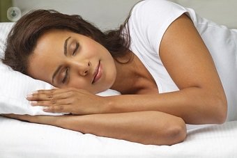 ¿Sufres insomnio, apnea del sueño, sonambulismo o  te duermes fácilmente en cualquier lugar? La Dra. Lluch te da la solución
