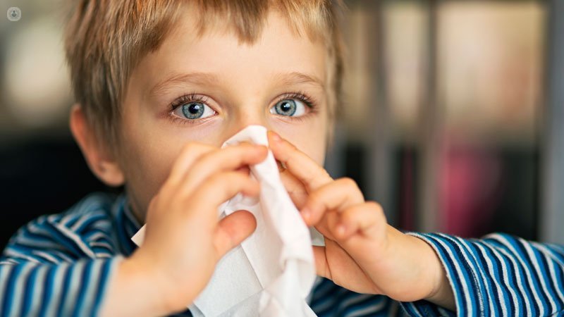 La alergia es una alteración del sistema inmunológico en que éste responde ante sustancias inofensivas, produciendo una producción alérgica.