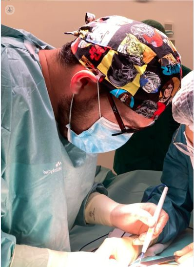 El Dr. Federico Grassa es experto en abordaje laparoscópico y láser de las hemorroides